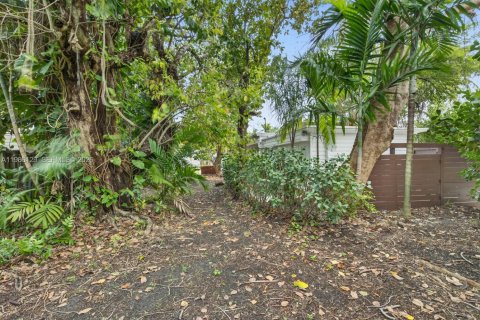 House in South Miami, Florida 4 bedrooms, 164.25 sq.m. № 2047436 - photo 27