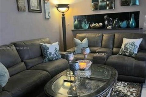 Copropriété à vendre à Miramar, Floride: 2 chambres, 76.18 m2 № 2090330 - photo 3