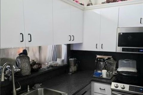 Copropriété à vendre à Miramar, Floride: 2 chambres, 76.18 m2 № 2090330 - photo 5