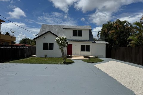 House in Miami, Florida 4 bedrooms, 248.23 sq.m. № 2392082 - photo 24