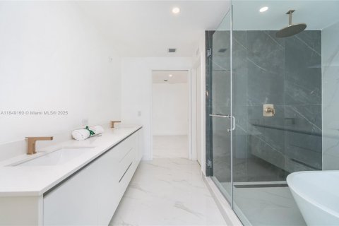 Condo in Miami, Florida, 4 bedrooms  № 1857178 - photo 30