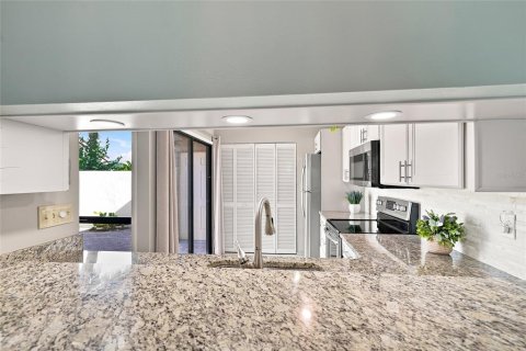 Condo in Sarasota, Florida, 2 bedrooms  № 2149881 - photo 13