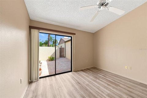 Condo in Sarasota, Florida, 2 bedrooms  № 2149881 - photo 25