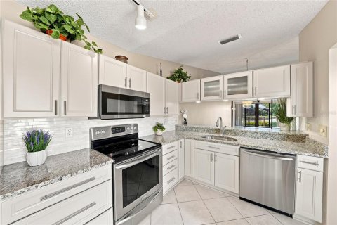 Condo in Sarasota, Florida, 2 bedrooms  № 2149881 - photo 9