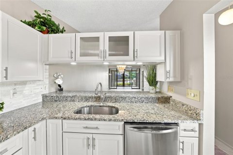 Condo in Sarasota, Florida, 2 bedrooms  № 2149881 - photo 10