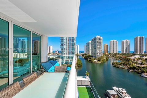 Condominio en venta en Sunny Isles Beach, Florida, 3 dormitorios, 156.73 m2 № 2032972 - foto 15