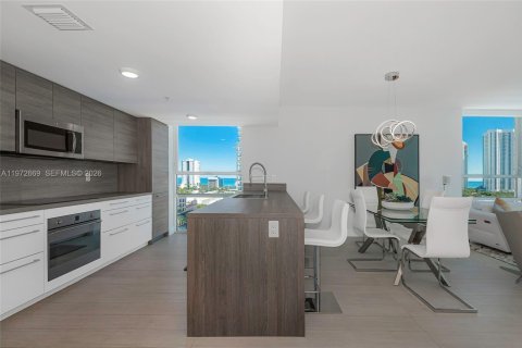 Condominio en venta en Sunny Isles Beach, Florida, 3 dormitorios, 156.73 m2 № 2032972 - foto 11