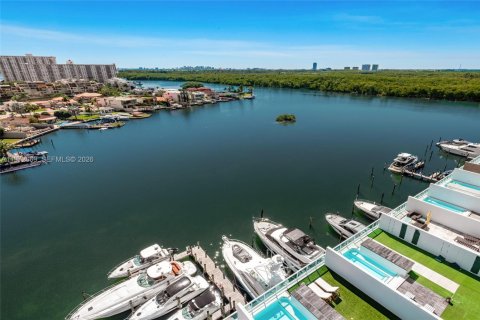 Condominio en venta en Sunny Isles Beach, Florida, 3 dormitorios, 156.73 m2 № 2032972 - foto 19