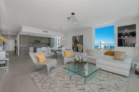 Condominio en venta en Sunny Isles Beach, Florida, 3 dormitorios, 156.73 m2 № 2032972 - foto 2