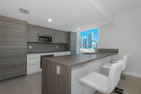 Condominio en venta en Sunny Isles Beach, Florida, 3 dormitorios, 156.73 m2 № 2032972 - foto 10
