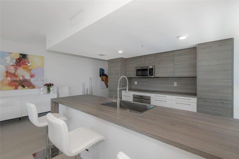 Condominio en venta en Sunny Isles Beach, Florida, 3 dormitorios, 156.73 m2 № 2032972 - foto 12