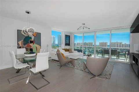 Condominio en venta en Sunny Isles Beach, Florida, 3 dormitorios, 156.73 m2 № 2032972 - foto 4