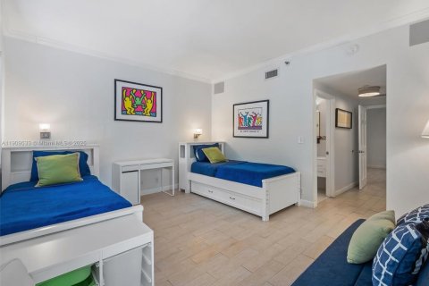 Condo in Miami Beach, Florida, 3 bedrooms  № 2082152 - photo 23