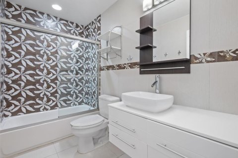 Condo in Miami Beach, Florida, 3 bedrooms  № 2082152 - photo 21