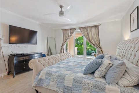Condo in Miami Beach, Florida, 3 bedrooms  № 2082152 - photo 13