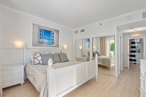 Condo in Miami Beach, Florida, 3 bedrooms  № 2082152 - photo 19
