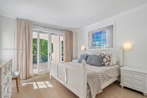Condo in Miami Beach, Florida, 3 bedrooms  № 2082152 - photo 17