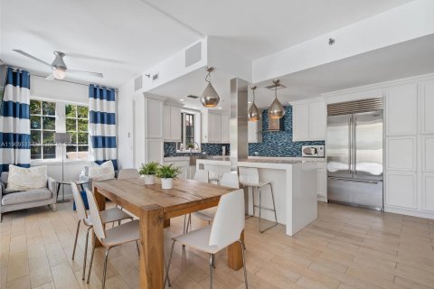 Condo in Miami Beach, Florida, 3 bedrooms  № 2082152 - photo 8