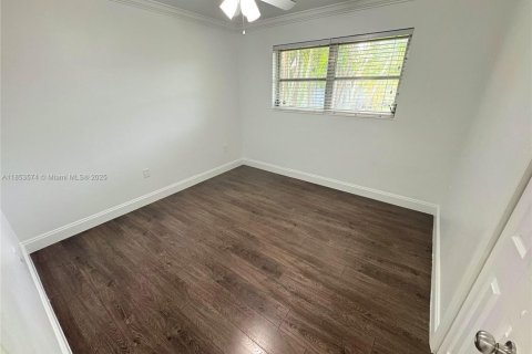 Casa en alquiler en Miami, Florida, 4 dormitorios, 138.98 m2 № 1875614 - foto 7