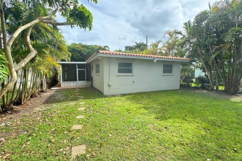 Casa en alquiler en Miami, Florida, 4 dormitorios, 138.98 m2 № 1875614 - foto 14