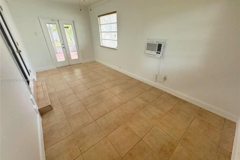 Casa en alquiler en Miami, Florida, 4 dormitorios, 138.98 m2 № 1875614 - foto 8