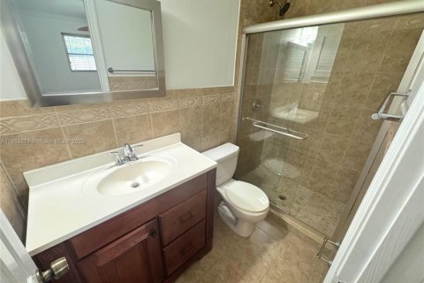 Casa en alquiler en Miami, Florida, 4 dormitorios, 138.98 m2 № 1875614 - foto 11