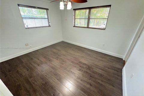 Casa en alquiler en Miami, Florida, 4 dormitorios, 138.98 m2 № 1875614 - foto 5