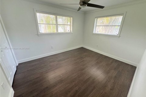 Casa en alquiler en Miami, Florida, 4 dormitorios, 138.98 m2 № 1875614 - foto 6