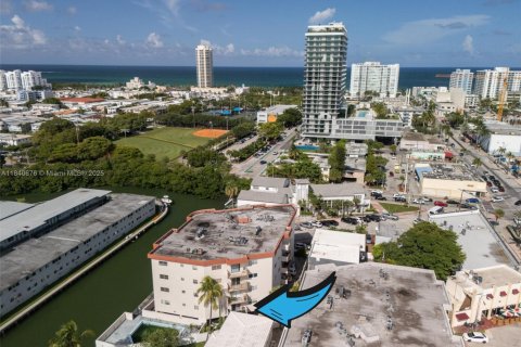 Copropriété à vendre à Miami Beach, Floride: 2 chambres, 89.19 m2 № 1836528 - photo 29