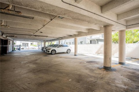 Copropriété à vendre à Miami Beach, Floride: 2 chambres, 89.19 m2 № 1836528 - photo 28