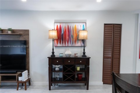 Copropriété à vendre à Miami Beach, Floride: 2 chambres, 89.19 m2 № 1836528 - photo 8