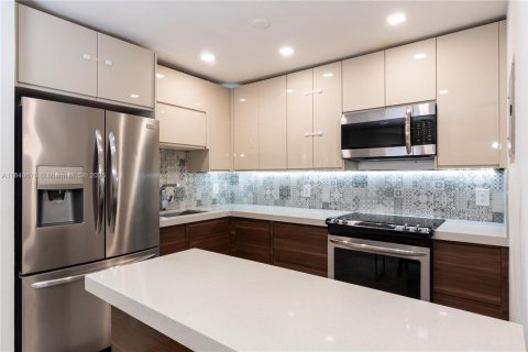 Copropriété à vendre à Miami Beach, Floride: 2 chambres, 89.19 m2 № 1836528 - photo 2