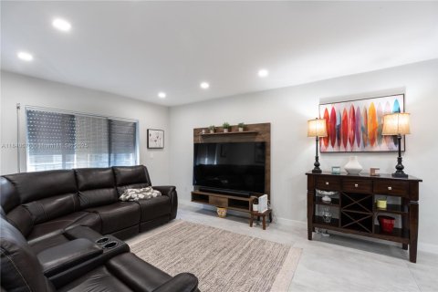 Copropriété à vendre à Miami Beach, Floride: 2 chambres, 89.19 m2 № 1836528 - photo 9