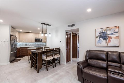 Copropriété à vendre à Miami Beach, Floride: 2 chambres, 89.19 m2 № 1836528 - photo 5