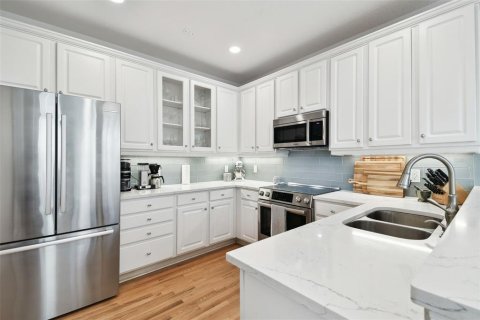 Touwnhouse à vendre à Tampa, Floride: 3 chambres, 179.3 m2 № 2406929 - photo 22