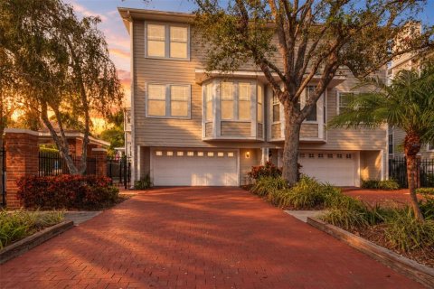 Touwnhouse à Tampa, Floride 3 chambres, 179.3 m2 № 2406929