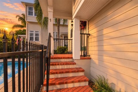 Touwnhouse à vendre à Tampa, Floride: 3 chambres, 179.3 m2 № 2406929 - photo 6