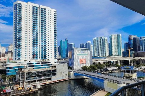 Снять в аренду кондоминиум в Майами, Флорида 2 спальни, 80.55м2, № 1991777 - фото 1