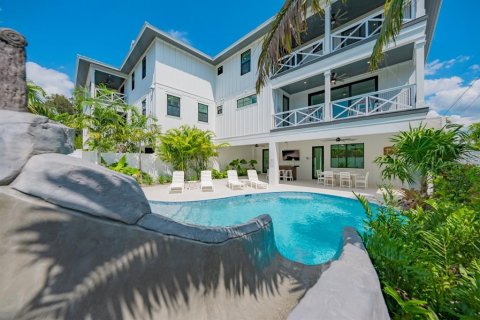 Commercial property in Sarasota, Florida 5 bedrooms, 260.22 sq.m. № 2233179 - photo 6