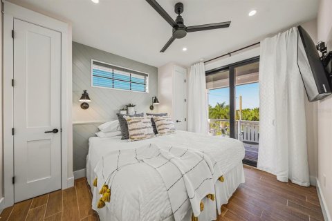 Commercial property in Sarasota, Florida 5 bedrooms, 260.22 sq.m. № 2233179 - photo 24