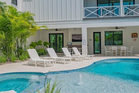 Commercial property in Sarasota, Florida 5 bedrooms, 260.22 sq.m. № 2233179 - photo 5