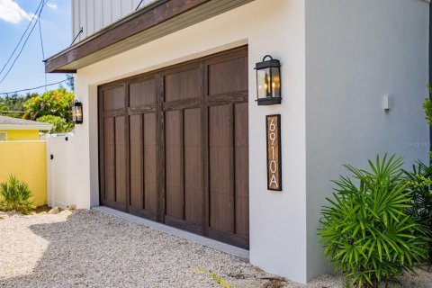 Commercial property in Sarasota, Florida 5 bedrooms, 260.22 sq.m. № 2233179 - photo 11