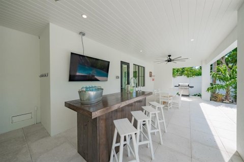 Commercial property in Sarasota, Florida 5 bedrooms, 260.22 sq.m. № 2233179 - photo 7