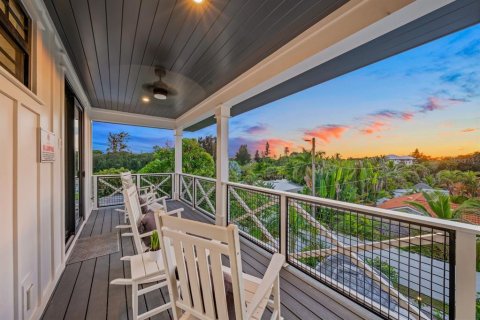 Commercial property in Sarasota, Florida 5 bedrooms, 260.22 sq.m. № 2233179 - photo 9
