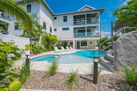 Commercial property in Sarasota, Florida 5 bedrooms, 260.22 sq.m. № 2233179 - photo 4