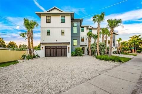 Commercial property in Sarasota, Florida 5 bedrooms, 260.22 sq.m. № 2233179 - photo 2