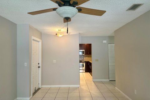 Copropriété à louer à Boca Raton, Floride: 2 chambres, 137.03 m2 № 2346027 - photo 7