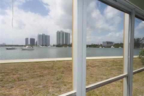 Condominio en venta en Aventura, Florida, 1 dormitorio, 71.35 m2 № 1692222 - foto 3