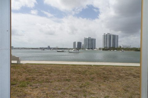 Condominio en venta en Aventura, Florida, 1 dormitorio, 71.35 m2 № 1692222 - foto 2