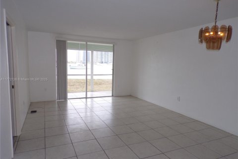Condominio en venta en Aventura, Florida, 1 dormitorio, 71.35 m2 № 1692222 - foto 23